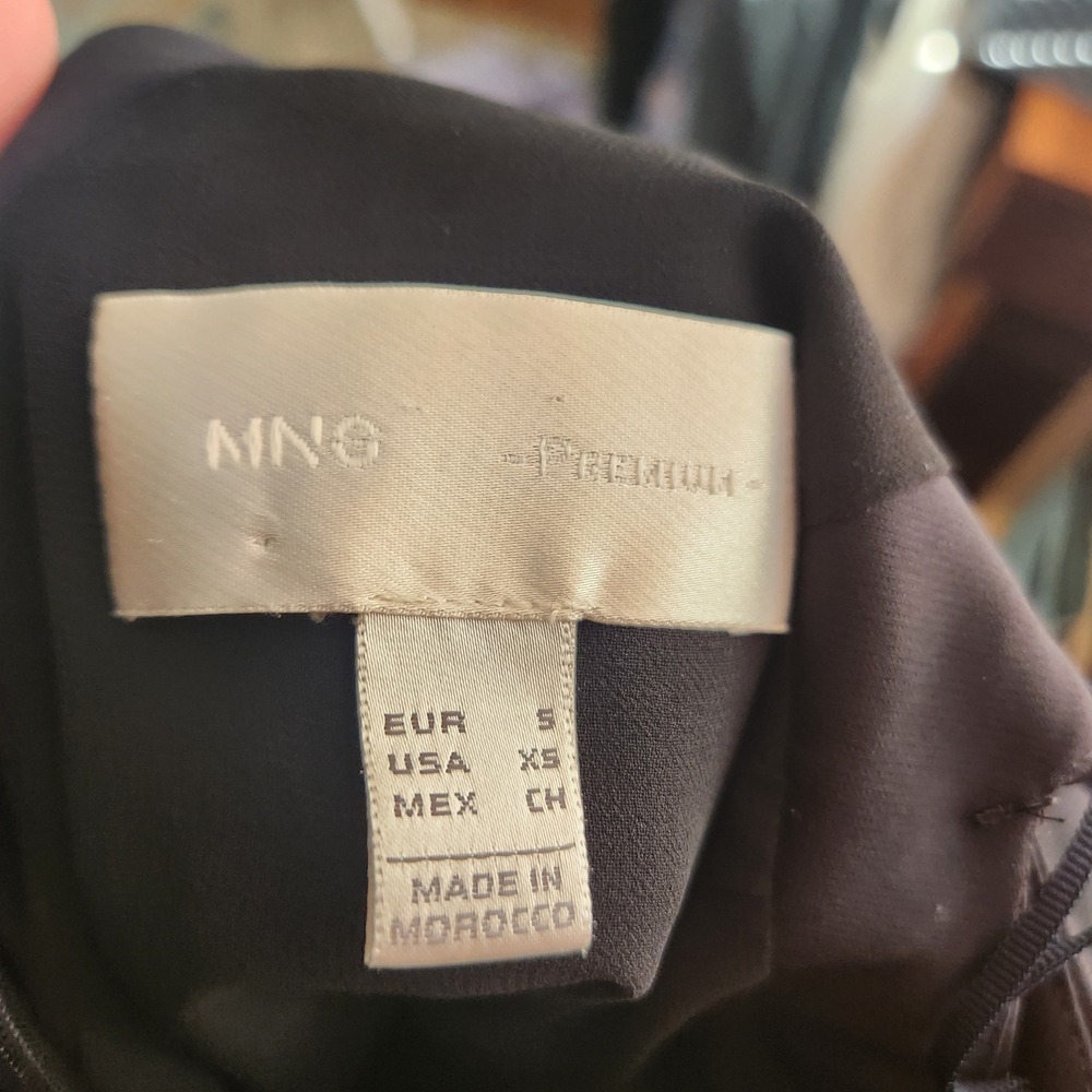 Mango MNG Premium Black Sleeveless V-Back Peplum Top Size XS - Picture 2 of 4